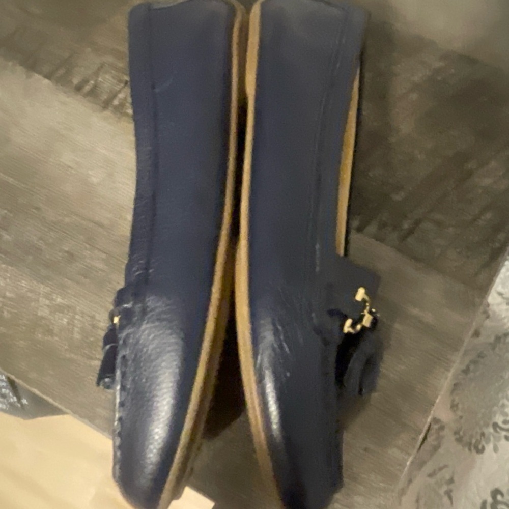 Talbots Navy Blue Leather Loafers with
Gold Hardware Made In Vietnam Size 8M - Picture 8 of 14